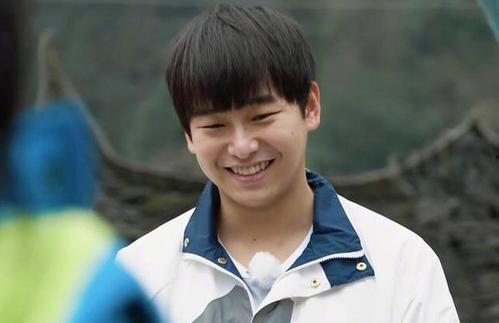 彭昱畅最新恋情爆料,新恋情引网友热议，甜蜜互动引猜测